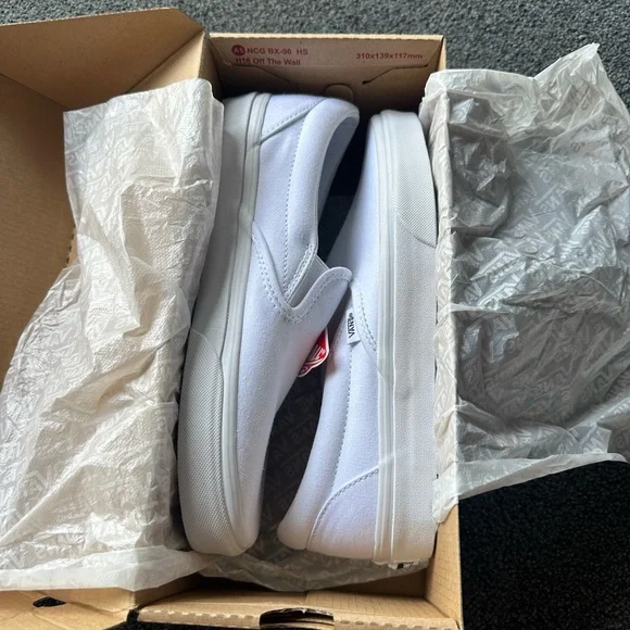 Vans Men's White Slip-On Shoes - Picture 1 of 3